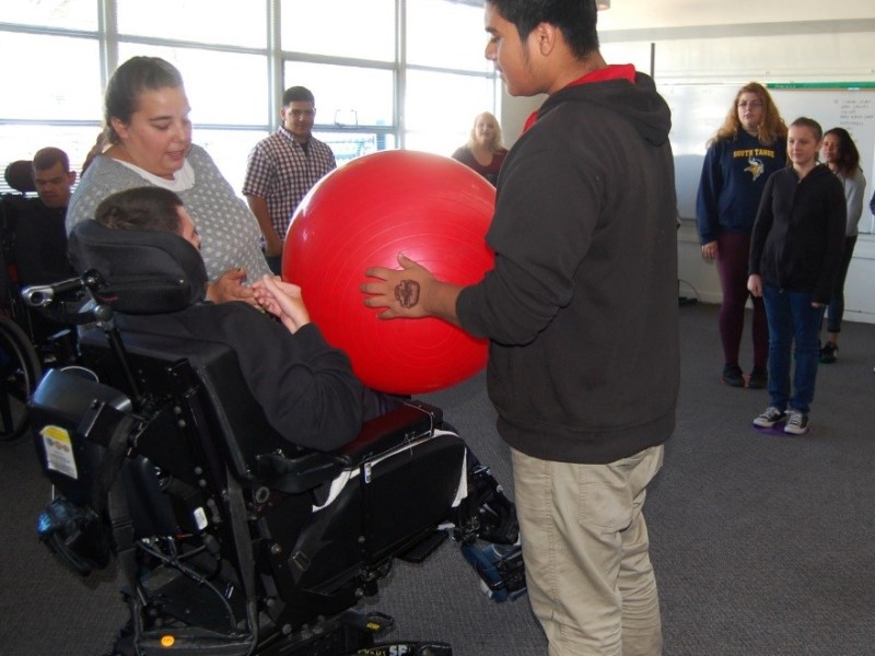 10th grade Pioneer student Isaiah Zacarias helps an EVCH student