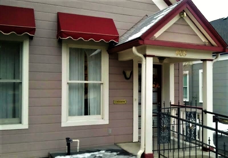 Exterior of new Artsy Fartsy Art Gallery at 405 N. Nevada St.