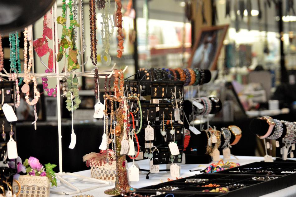 Photo by Arianna Schmidt. Jewelry display at the Carson Mall Saturday.