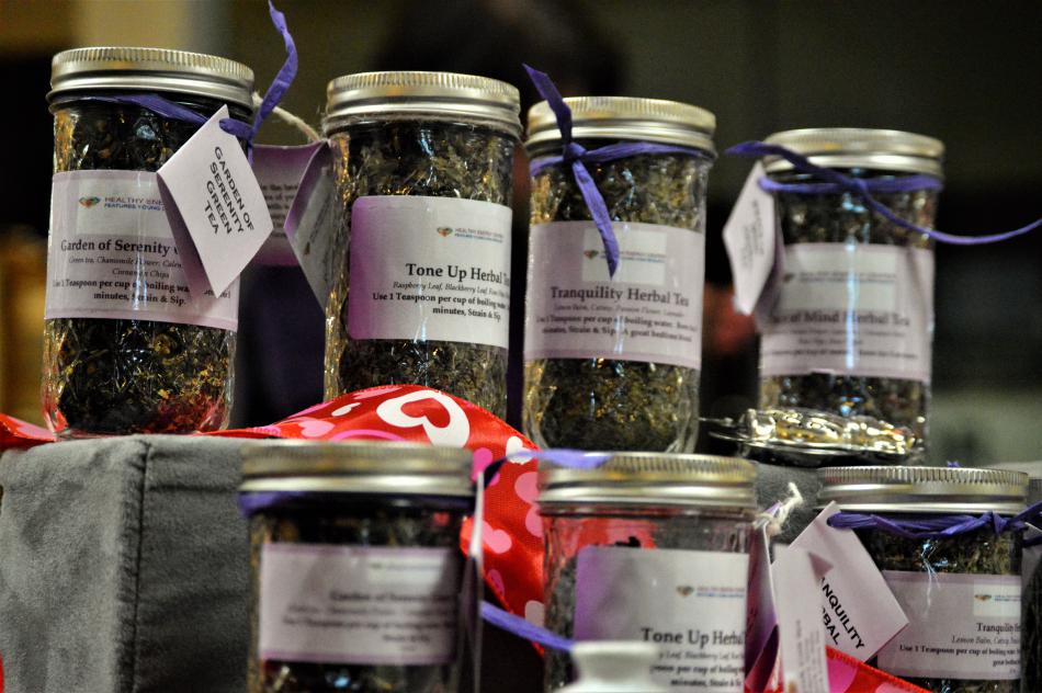 Photo by Arianna Schmidt. Herbal teas on display at the Carson Mall Saturday.