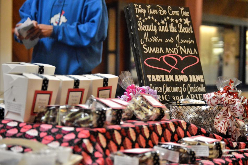 Photo by Arianna Schmidt. Valentine gift display at the Carson Mall Saturday.