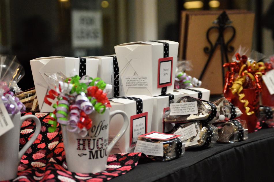 Photo by Arianna Schmidt. Valentine gift display at the Carson Mall Saturday.