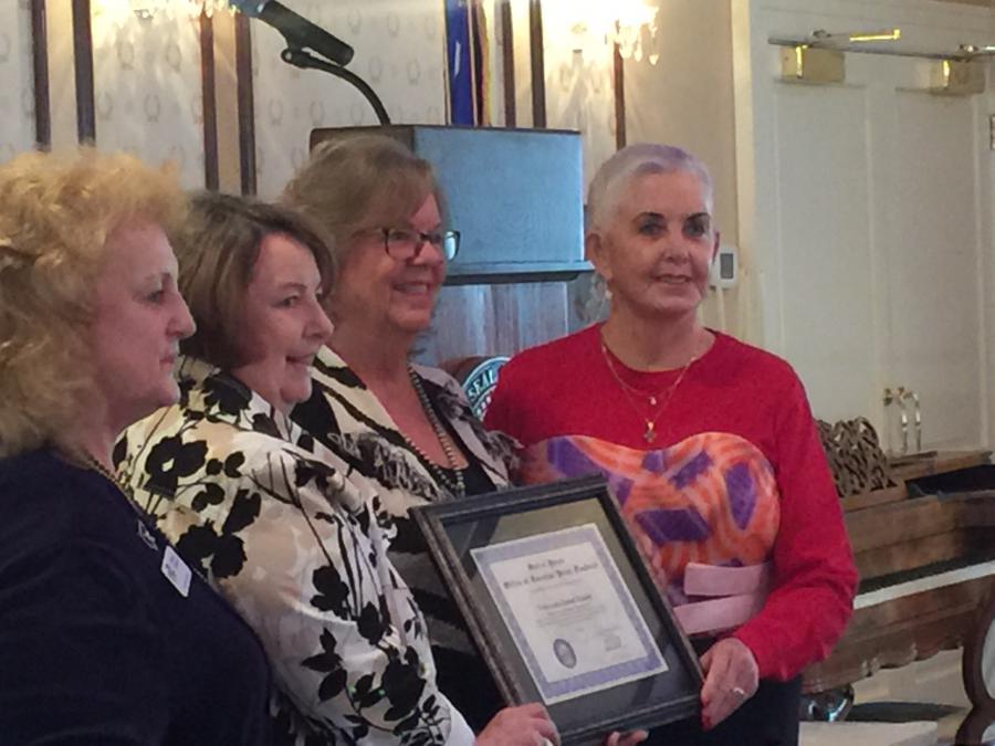 Veterans Guest House CEO Noreen Leary and President Terry Tholl accept award