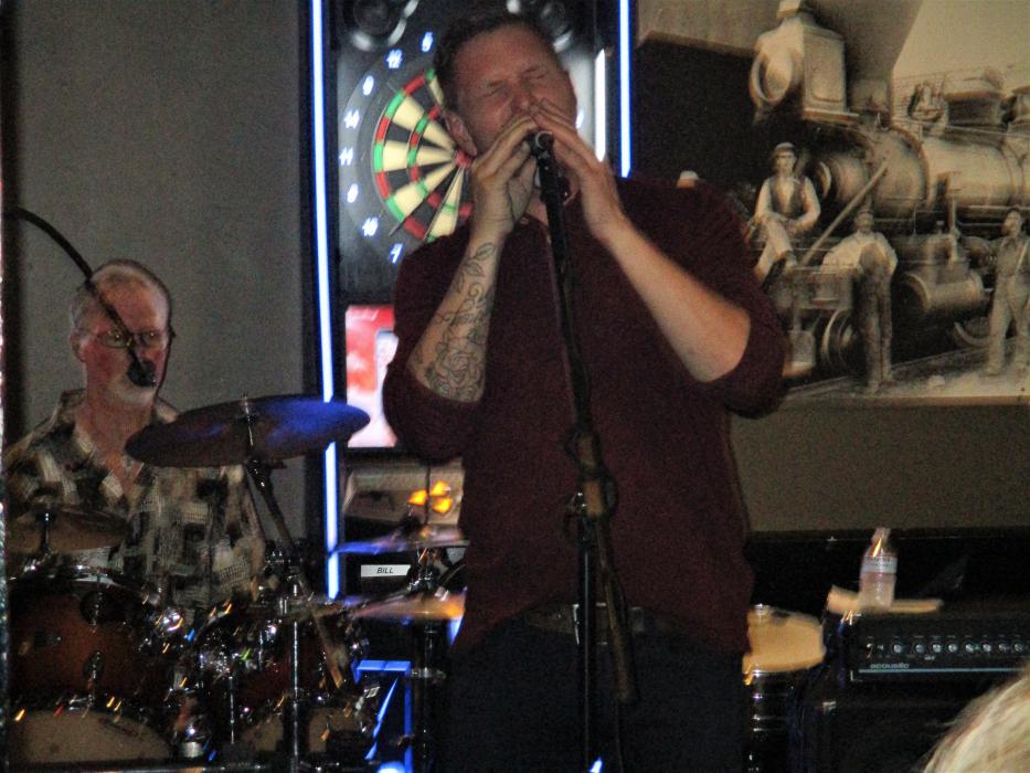Photo by Isaiah Burrows. Ty Herndon performs at the Westside Pour House.
