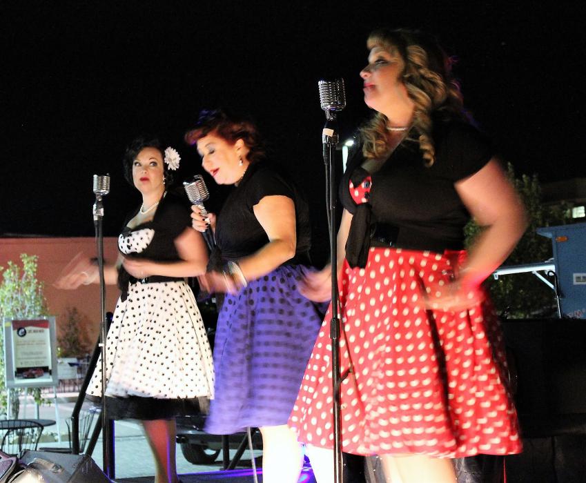 Retro Radio Dolls perform Friday night outside of the Carson Mall main entrance.
