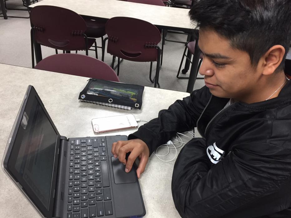 CHS student Nestor Beltran studying Algebra online.