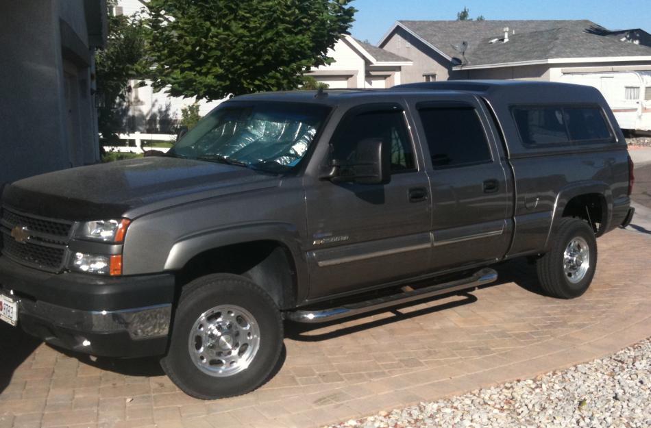 Vandenput was seen driving a 2006 Chevrolet pickup, silver in color, with Nevada license plate VM3783.