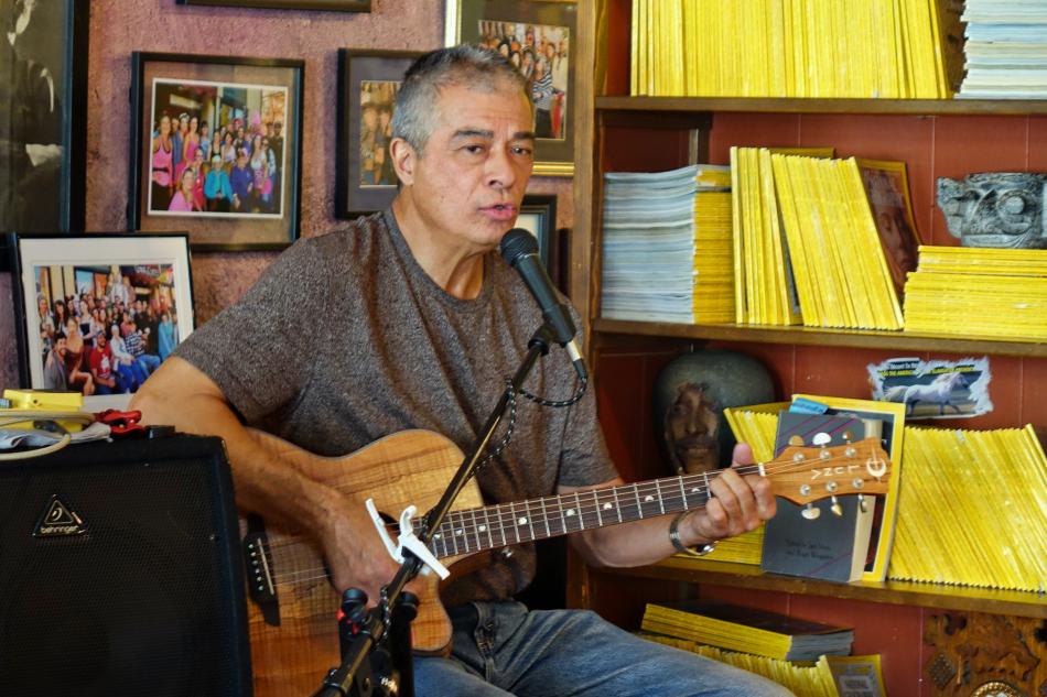 Lee Jones performing on Thursday during lunch at Comma Coffee. www.TheFidMusic.com