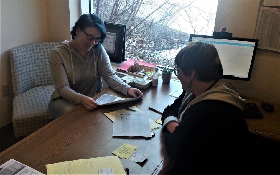 Kelly Edmundson (left) works with Lyric Untereiner on her Senior Project.