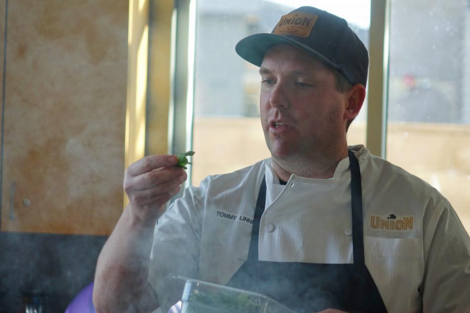 Tommy describes the characteristics of Fennel.