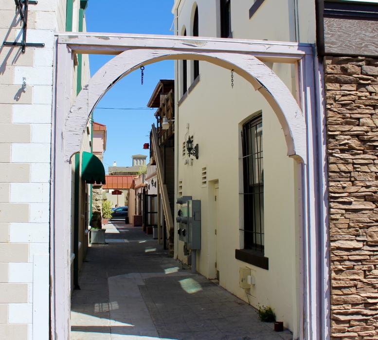 The alley between W. Telegraph and Spear streets.