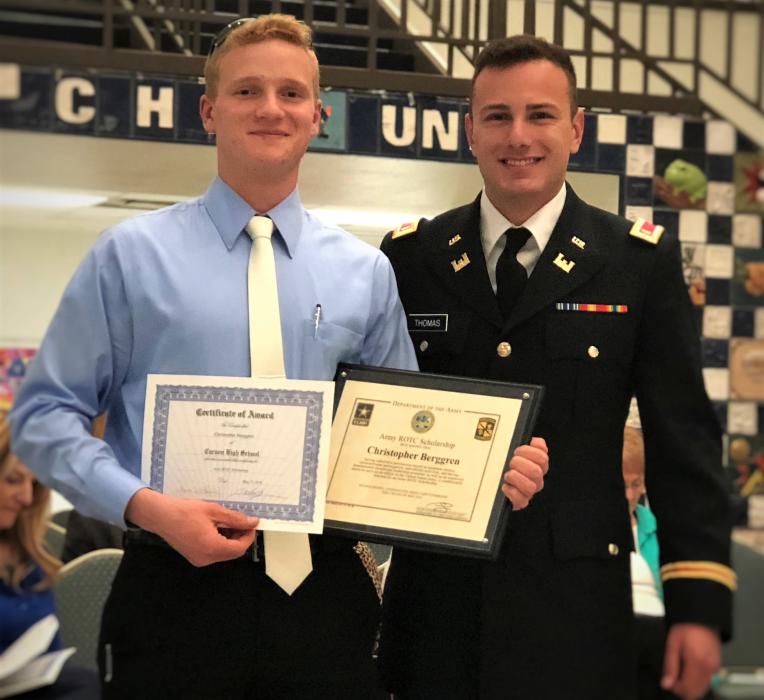 Chris Berggren (left) and Second Lieutenant Thomas.