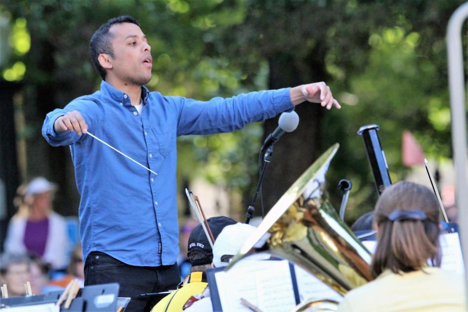 Guest conductor Carlos Rafael.
