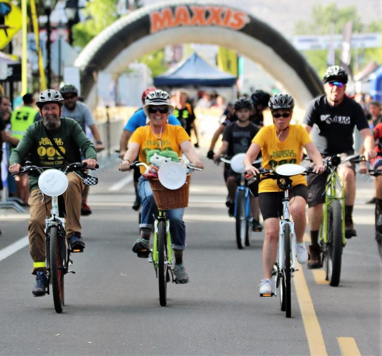 Muscle Powered riders in Friday's Clunker Criterium.