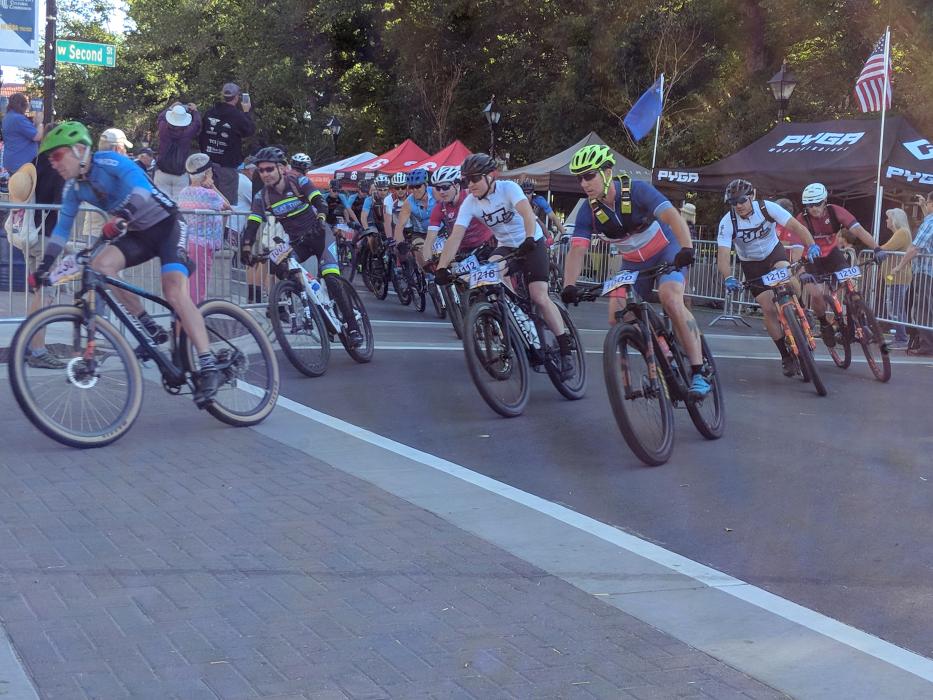 The Capital 35 race kicked-off the second race of the day.