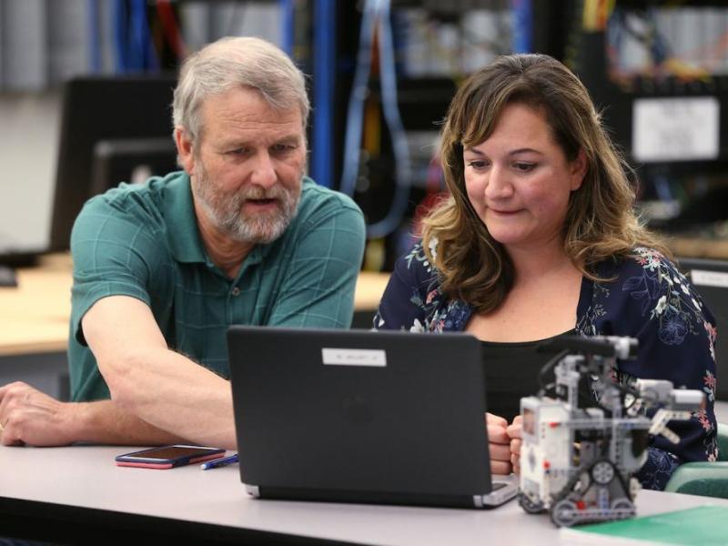 nstructor Dave Riske helps Sandra Flores during a Computer Information Technology class at Western Nevada College in 2017.