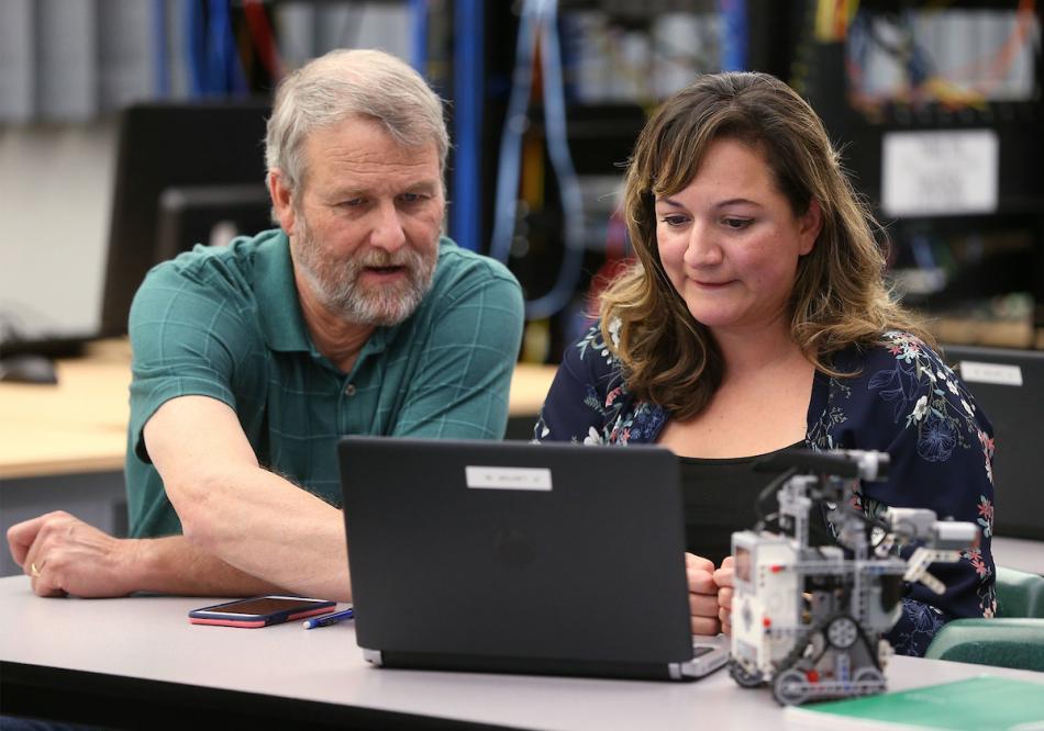 nstructor Dave Riske helps Sandra Flores during a Computer Information Technology class at Western Nevada College in 2017.