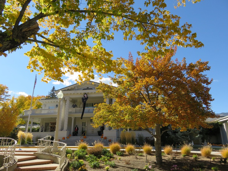 The Governor's Mansion glows with daytime colors. Photo by Elaine Quilici