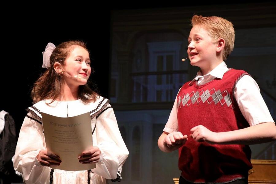 Anuhea Azevedo and Phoenix Burke as Jane and Michael.