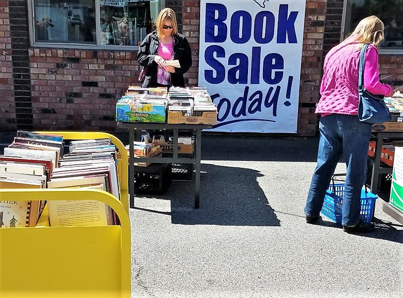 Photo by Brett Fisher. Parking lot book sale at Browser's Corner.