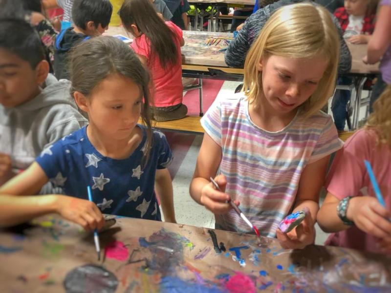 Third graders Kya Flynn and Hailey Miner.