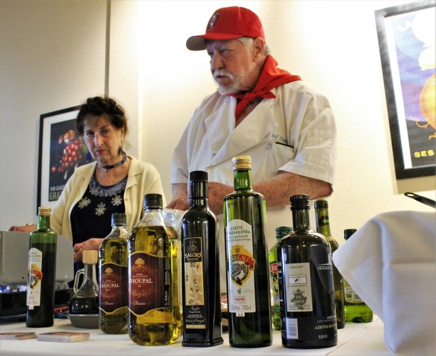 Chef Don Pepe Paz talks olive oil with his audience Tuesday night at the Bleu Cafe.