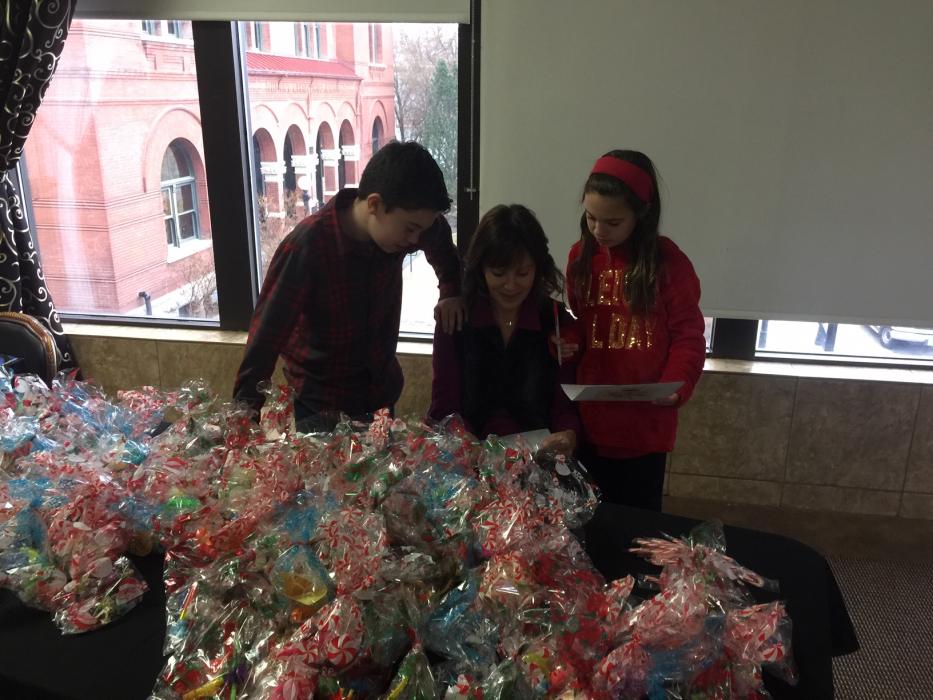 Traci DiLullo, wife of Nugget owner Dean DiLullo,  and children help wrap gifts.