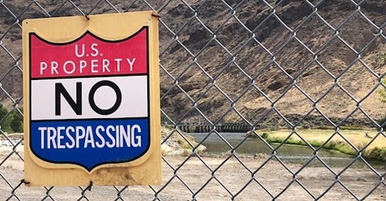 A "U.S. Property" sign near Derby Dam, which diverts water to Fernley and Fallon. (Daniel Rothberg/The Nevada Independent)