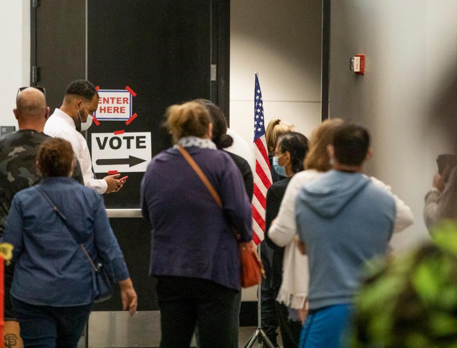 Voters line up to cast their ballots on Nov. 3, 2020. Photo by Jeff Scheid / The Nevada Independent.