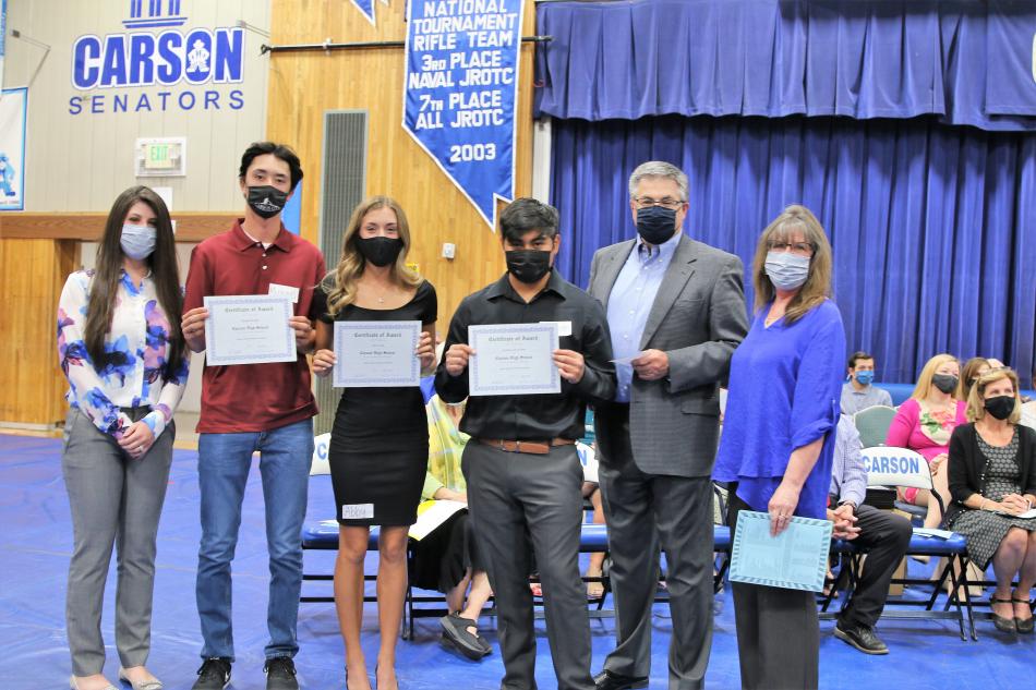 Chris, Thea & Sara Anderson with Michael Roman, Abby Golik, Cristian Garcia for the Stephen Anderson Memorial Scholarship.