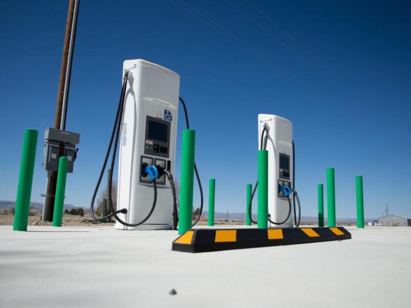 Electric vehicle charging stations in Orovada, Nev. (David Calvert/The Nevada Independent)
