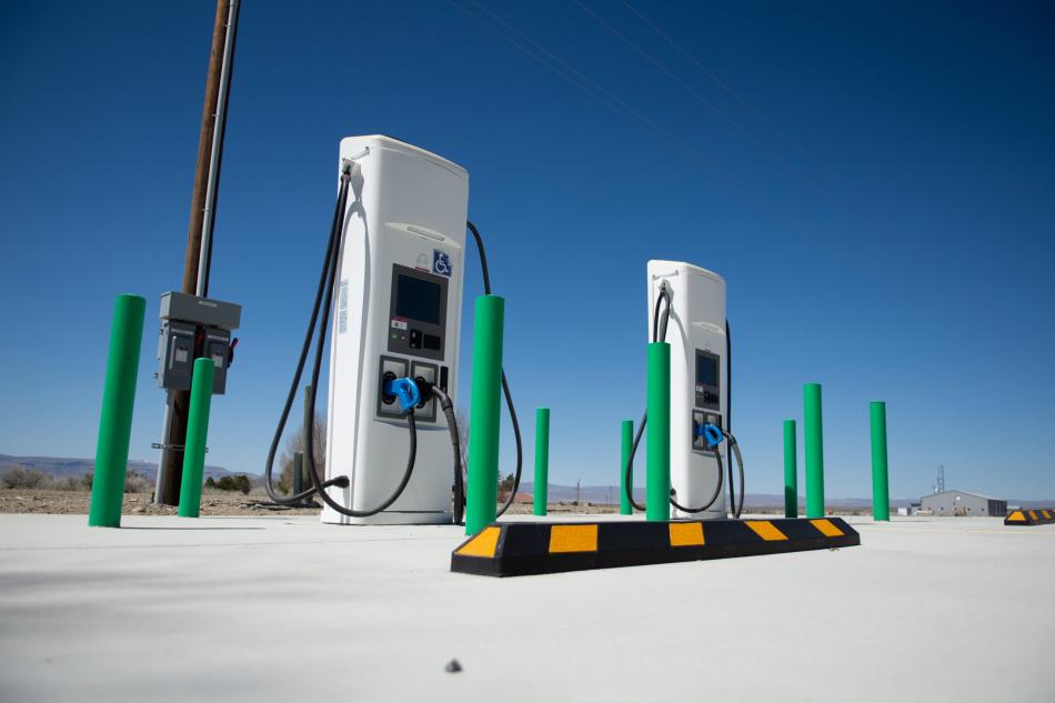 Electric vehicle charging stations in Orovada, Nev. (David Calvert/The Nevada Independent)