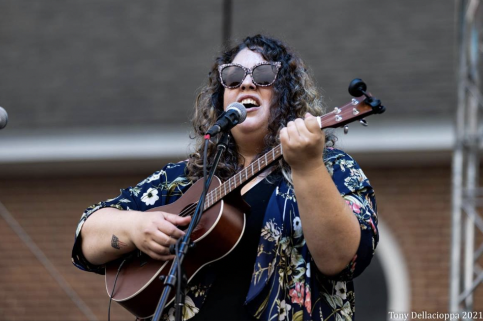 McElhiney performing at the Brewery Arts Center, 2021