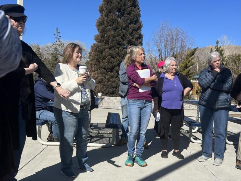 Mayor Lori Bagwell and Supervisor Lisa Schuette listen to Carson City resident concerns over dog park. Photos by Jaedyn Young.