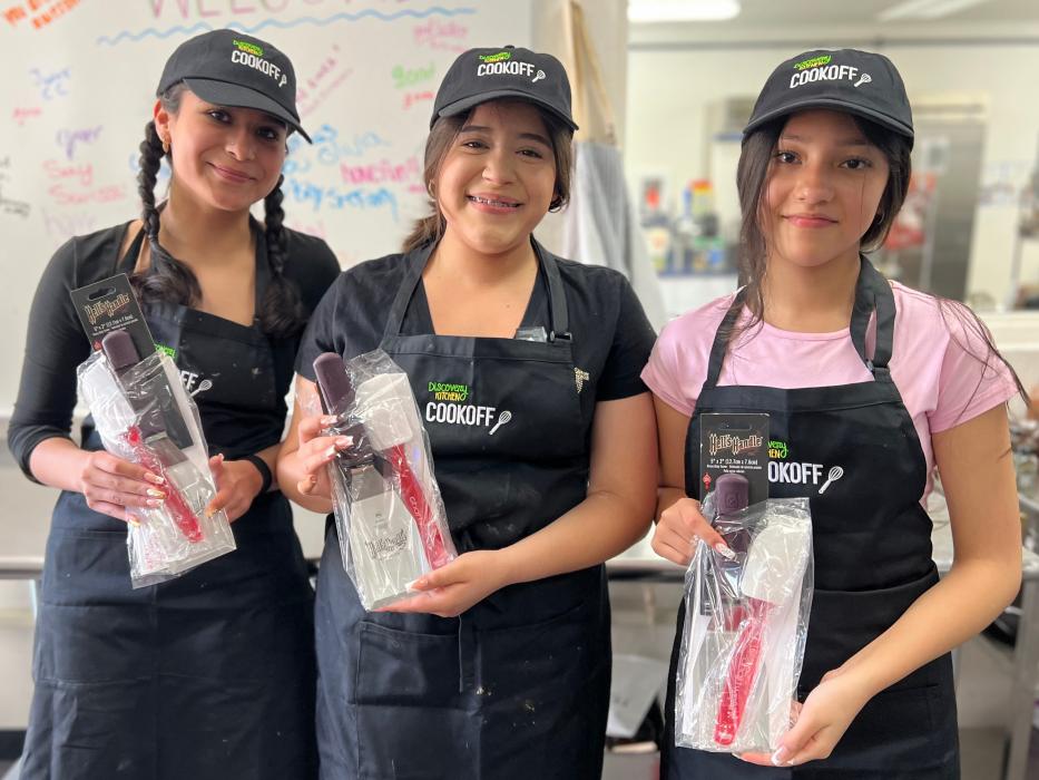 Winners Zuleyma Ruiz, Lindzy Plascencia and Alexa Ortiz.