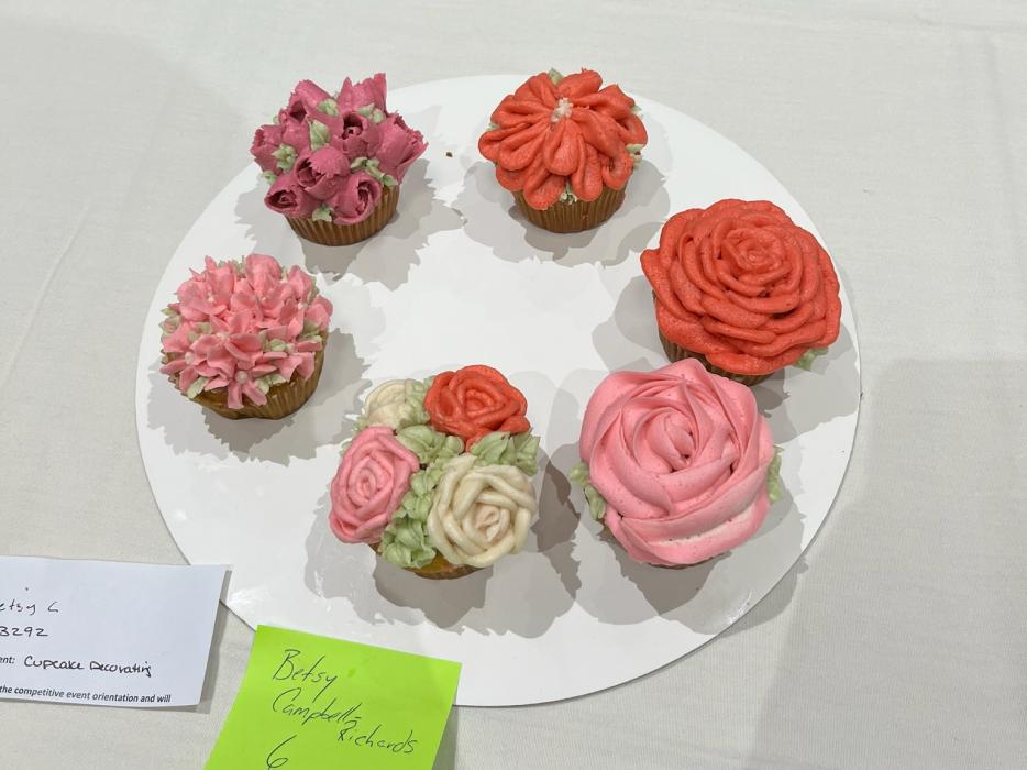 Betsy Campbell, Cupcake Decorating.