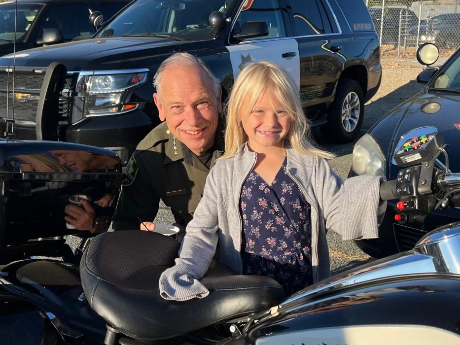 Carson City Sheriff Ken Furlong joins Mark Twain Elementary students at 'Donuts & Deputies Day'