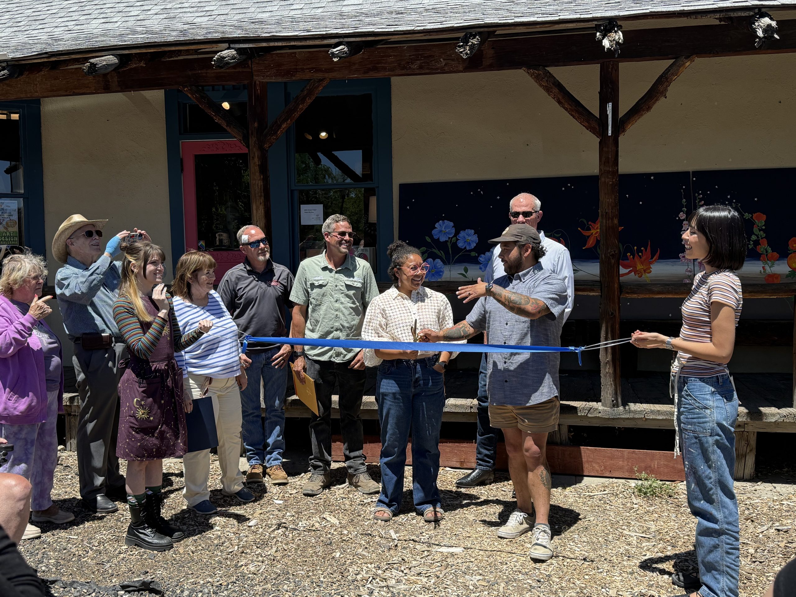 Readers pack Bub’s Bookstore for official grand opening