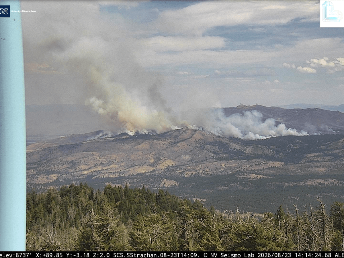 Hawk Fire northwest of Reno grows to more than 15,000 acres, Washoe County schools canceled Monday