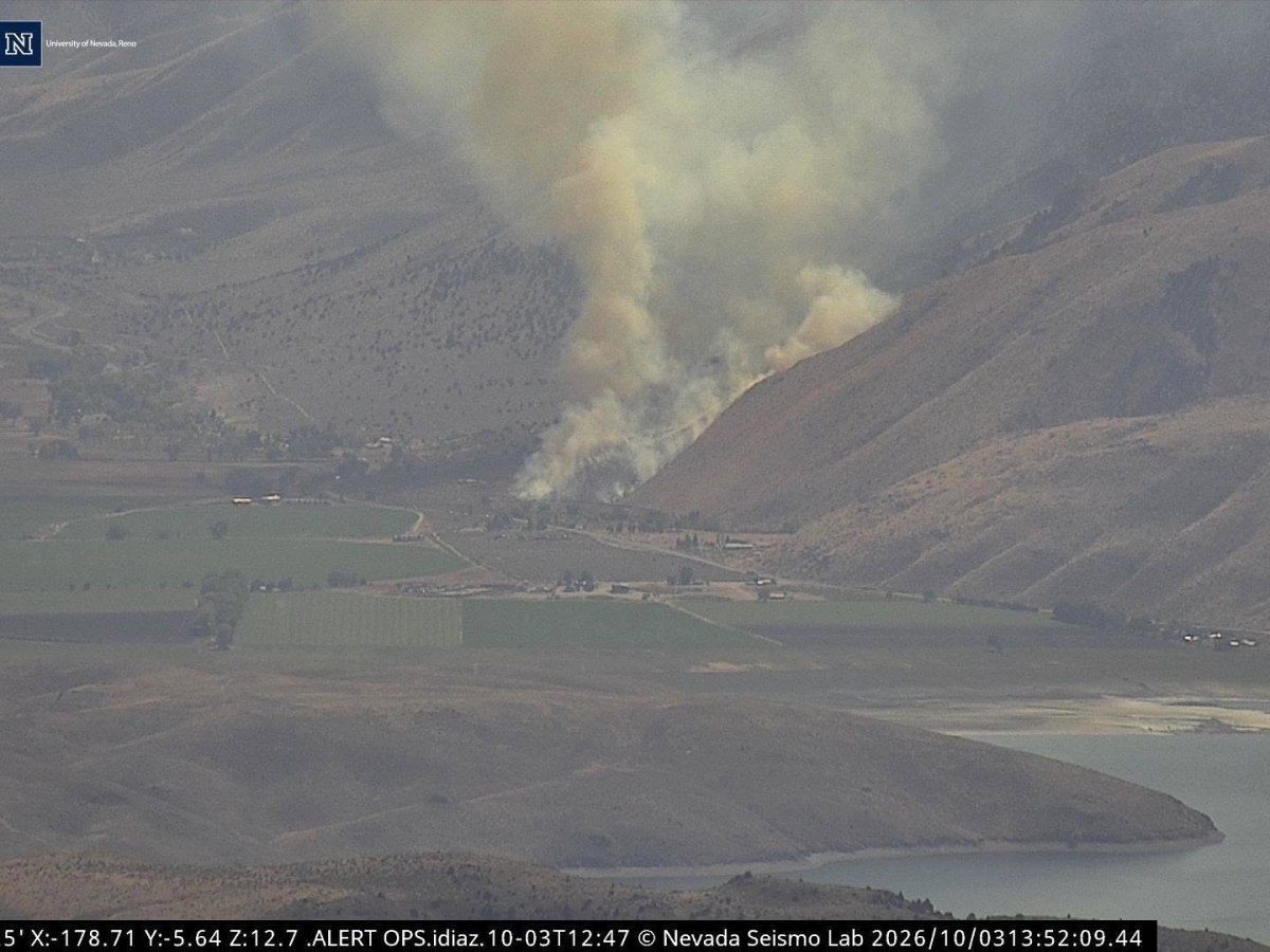 Brush fire near Topaz Lake grows, US-395 reduced to one lane